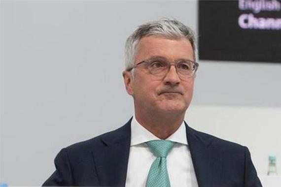 在被窃听施泰德的电话中 曾考虑对证人试压