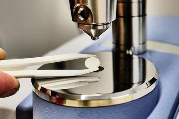 充电及寿命优势不足 固态电池技术进展