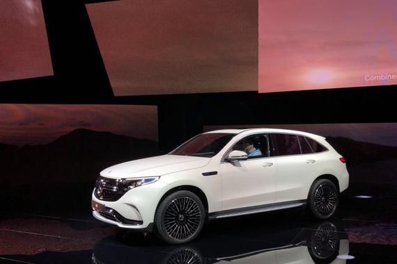 奔驰全新EQC首发亮相 续航超450公里