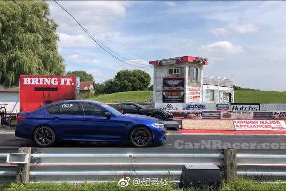 直线加速大战 宝马F90 M5 Competition vs 科尔维特 C7 Z06