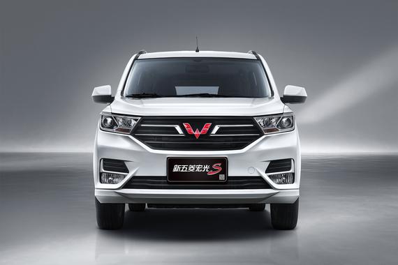 新五菱宏光S正式上市 售价5.28-5.58万