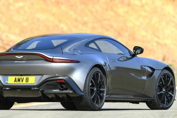 3.6秒的暴力怪兽 阿斯顿马丁V8 Vantage钨银