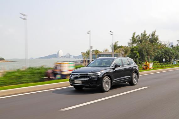 争做全能型选手 试驾全新一代大众途锐