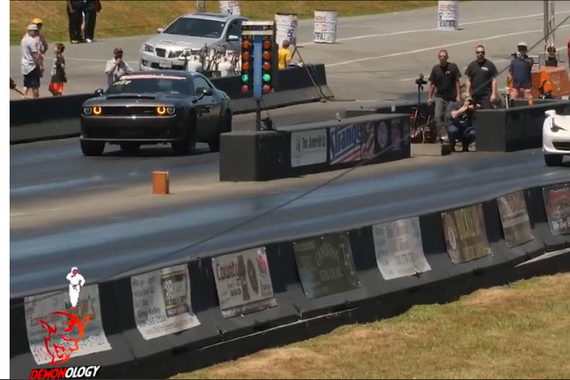 强强对决 法拉利458 vs 道奇Demon