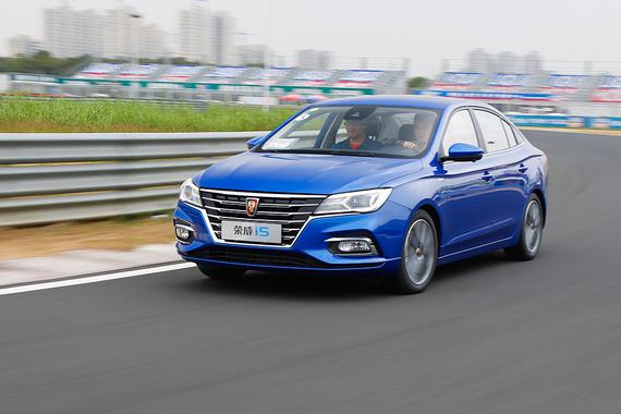 动力表现出色 试驾上汽荣威i5 20T