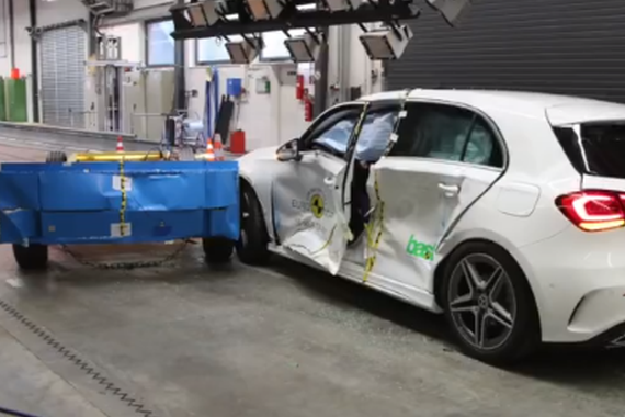 全新奔驰A级两厢 E-NCAP碰撞测试视频