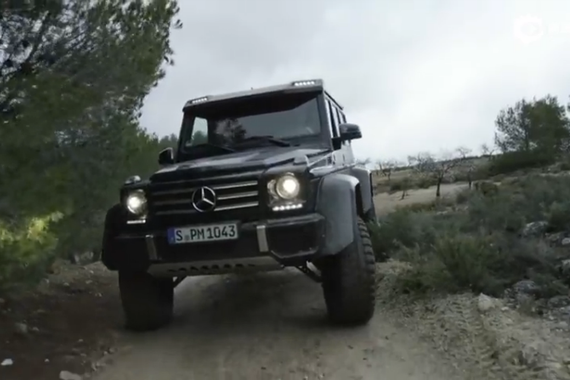 奔驰G500 4x4?越野性能展示 复杂路况也如履平地