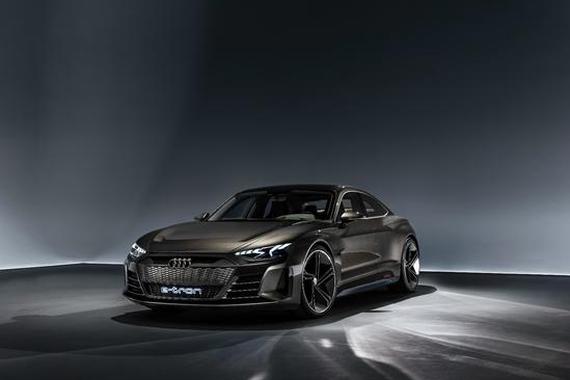 奥迪E-tron GT纯电动四门轿跑 无愧灯厂之名！