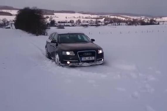 小菜一碟！看奥迪A6雪地突围