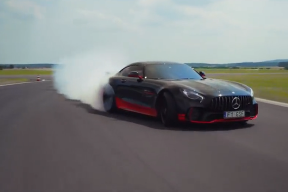 帅到爆！奔驰AMG GT R赛道漂移
