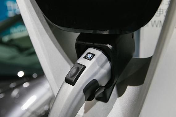 奥迪、宝马试水中高端电动车：新能源车竞争格局变数增多