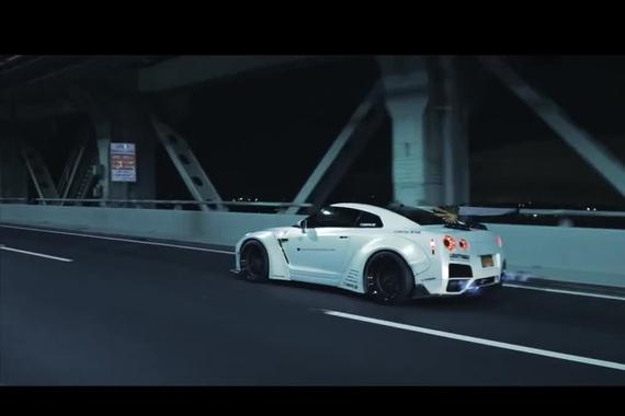 黑夜里的白色恶魔 宽体改装日产R35 GT-R