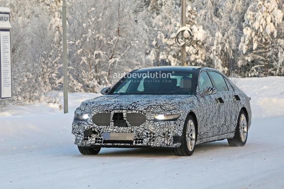 全新奔驰S级谍照曝光 新增自动驾驶功能