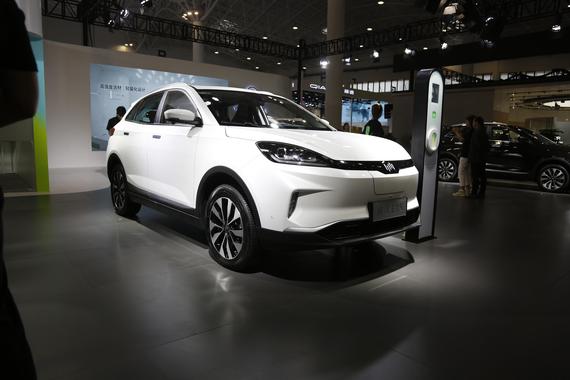 2019海口新能源车展：威马EX5亮相