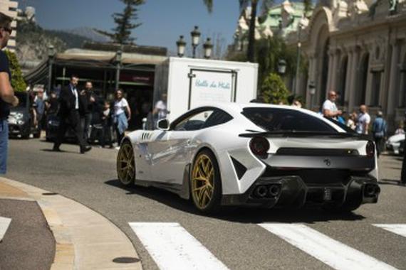 基于F12改装 法拉利F12 Onyx街头实拍