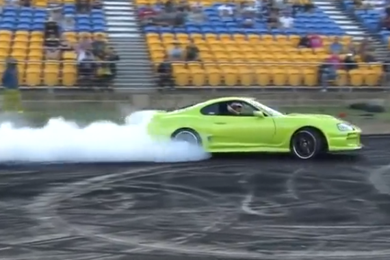 最强日系车对决！日产GTR vs 丰田Supra