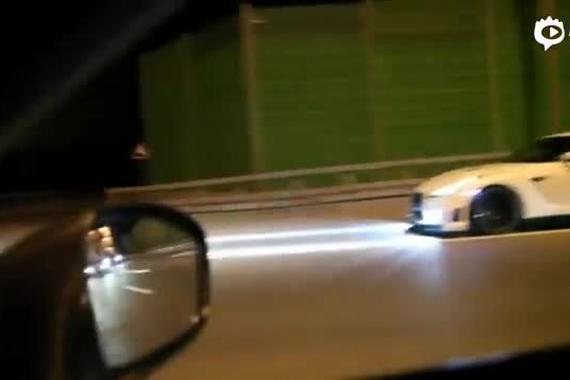 深夜公路竞速 布加迪威龙 VS 日产GT-R