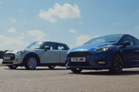 小钢炮直线对决！ 福特嘉年华 ST vs MINI Cooper S