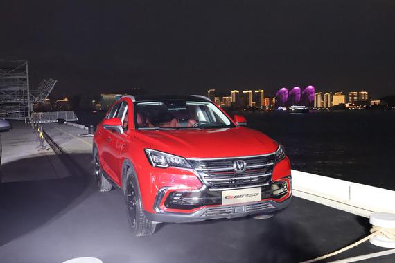 长安CS85 COUPE正式上市 售价13.69万起