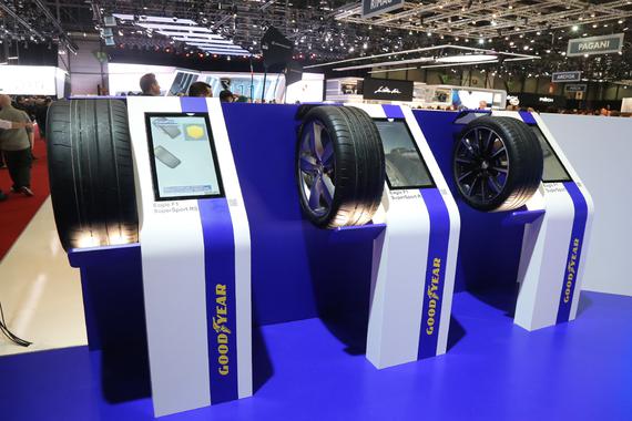 固特异高调亮相日内瓦车展 过去现在未来