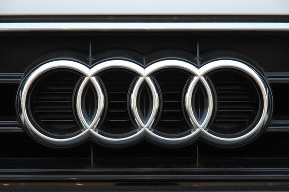 奥迪被指“车内异味致患白血病” 客服：未接到致病投诉