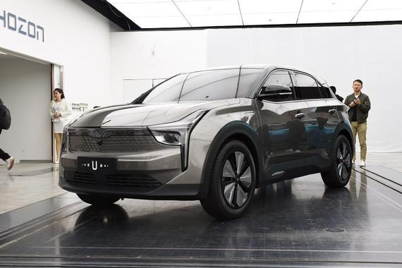 延续概念车元素 合众汽车U外观解析