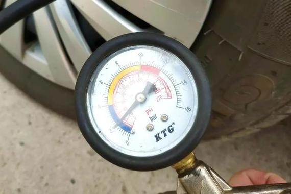 胎压高和胎压低哪个更容易爆胎？你可能想错了