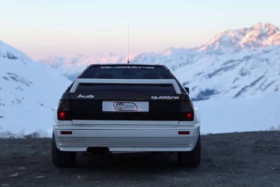 穿越时空的相遇 1983奥迪QUATTRO 与 2019奥迪R8