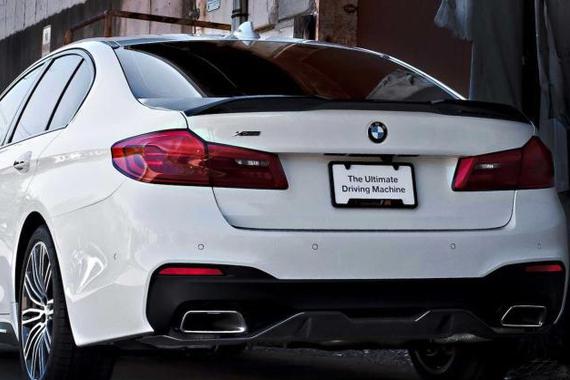 更具运动范儿 宝马5系推出碳纤维套件