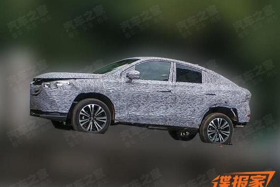 或与新GS4同平台 传祺全新轿跑SUV谍照