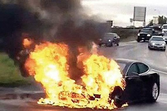 热点丨电动车“叕”烧了8辆，这把“火”怎么办？