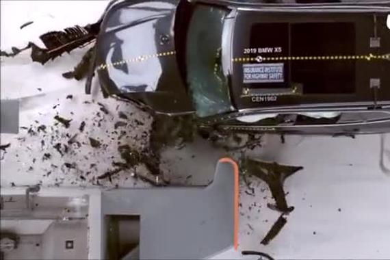 奥迪Q7宝马X5沃尔沃XC90 三车碰撞对比测试