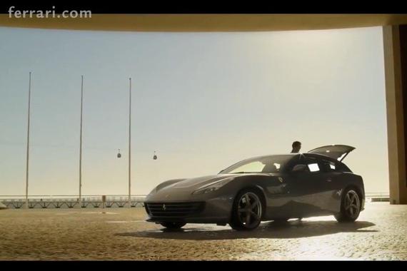 法拉利GT4 Lusso T 能坐四人的“Dream car”