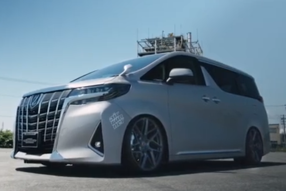 MPV里的王者 实拍丰田最低趴的埃尔法