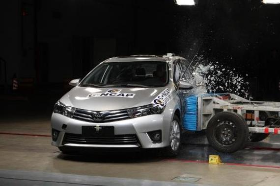 碰撞测试对比 丰田卡罗拉vs本田思域