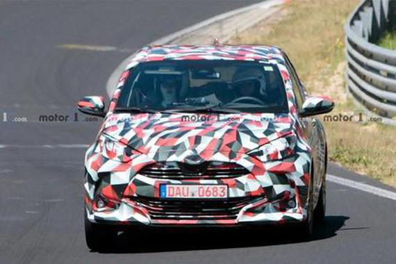 外观运动增混动 新一代丰田YARiS谍照