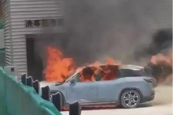 开着开着就着了，为什么电动车会自燃？