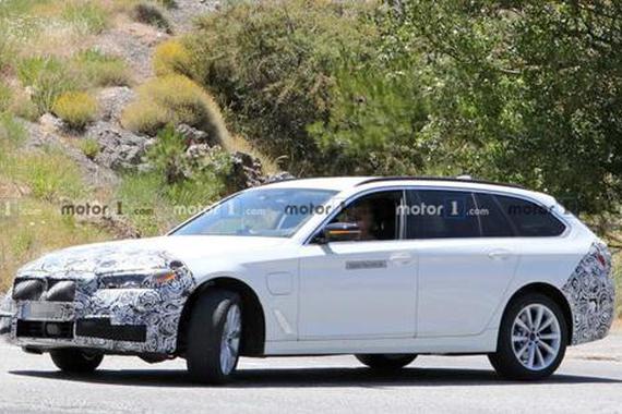 外观再调整 新款宝马5系旅行插混版谍照
