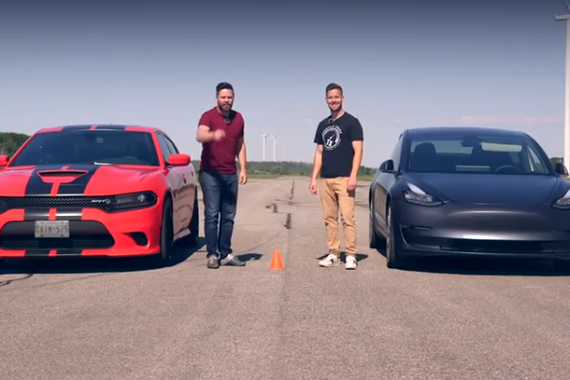 道奇地狱猫 vs 特斯拉Model 3 Performance