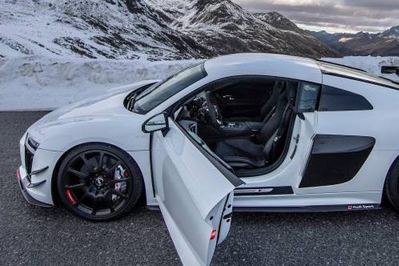 奥迪R8 V10 攀登阿尔卑斯山