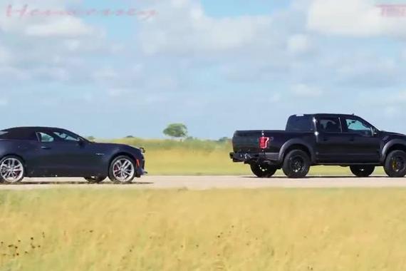 VelociRaptor V8 vs 科迈罗SS，750马力的皮卡到底有多强？