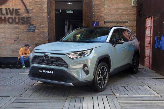 硬朗有型 实拍全新丰田RAV4荣放