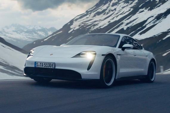 《速度专家》：保时捷Taycan广告