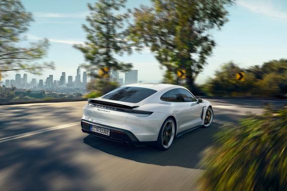 “逆天”的性能和配置 保时捷首款超跑电动车来袭