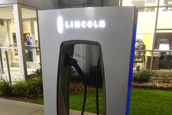 福特林肯充电桩设计疑似抄袭特斯拉