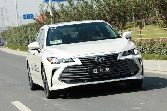 新动力带来高性价比，试驾丰田亚洲龙2.0L