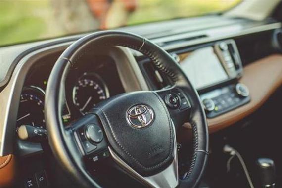 悬挂“Toyota”标识，丰田合资比亚迪造电动车