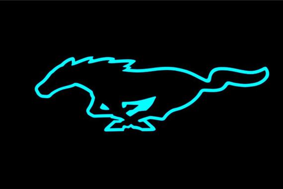 在特斯拉“家门口”发布首款纯电车，全面触电的福特显露野心