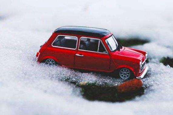 电动车失速、三缸机惹争议 谁来“解冻”车市寒冬