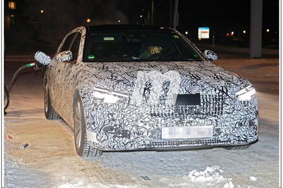 搭载V12引擎 梅赛德斯-迈巴赫新S级路试谍照曝光